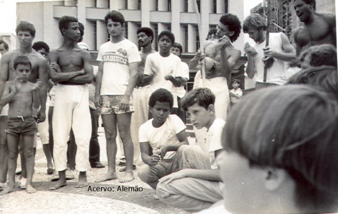 Memória em Foto: Roda da Catedral. Ano: 1986. Acervo: Alemão.